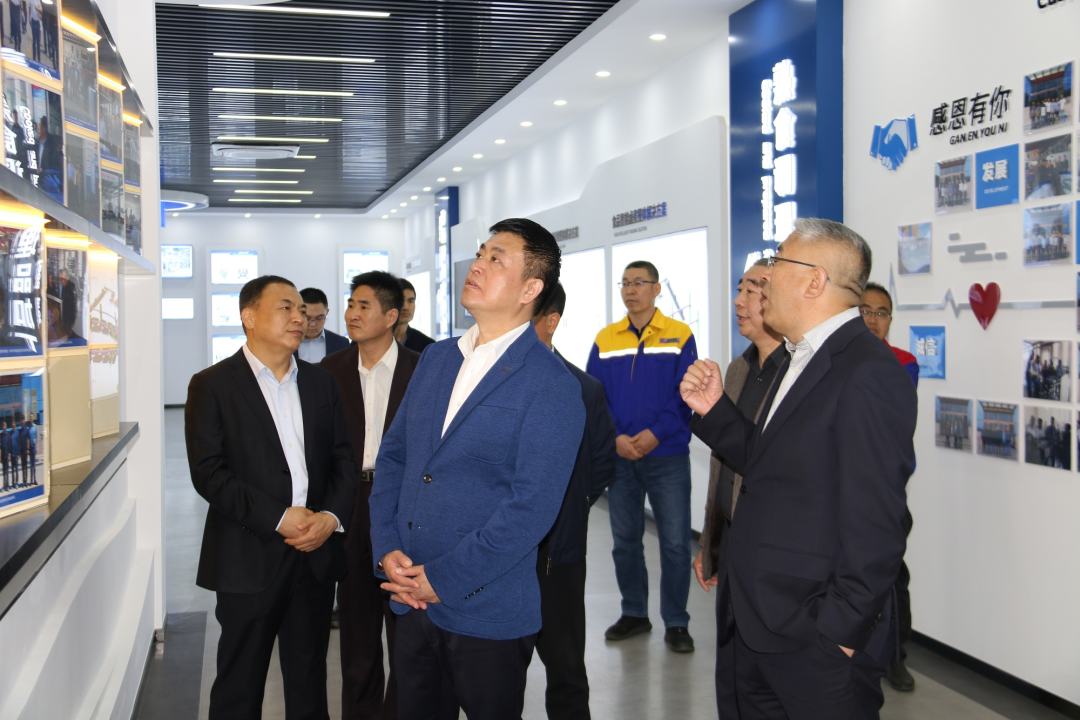 青島市政協(xié)副主席、市工商聯(lián)主席崔作一行蒞臨銳智股份調(diào)研考察