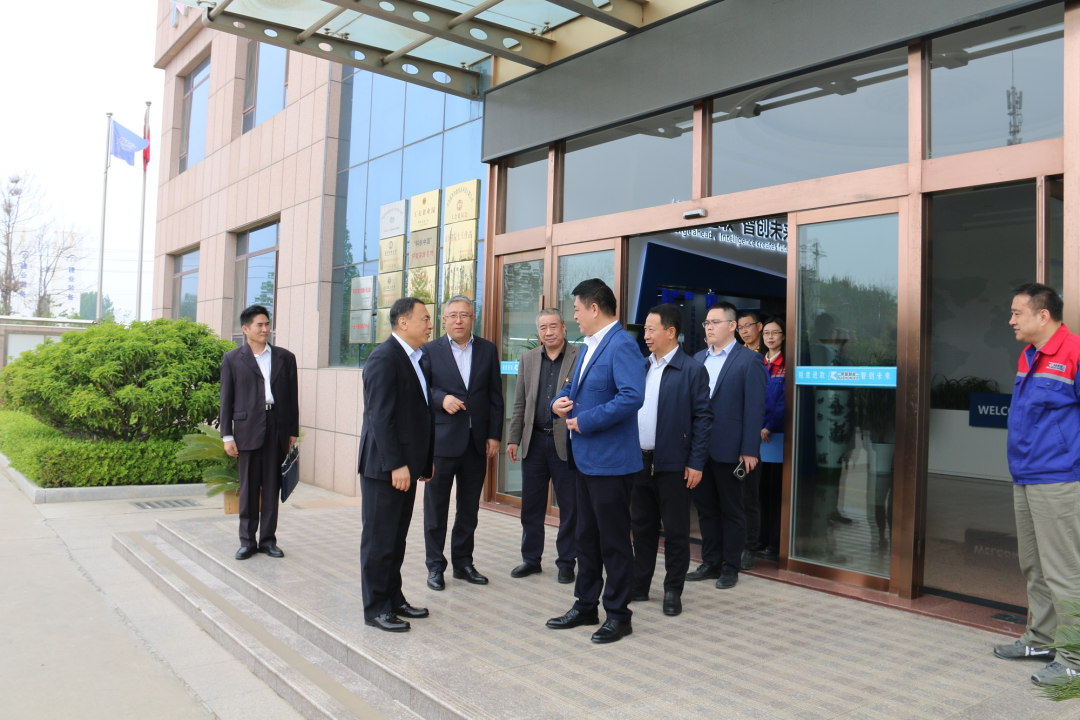 青島市政協(xié)副主席、市工商聯(lián)主席崔作一行蒞臨銳智股份調(diào)研考察
